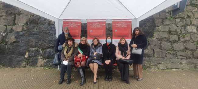 Stresa inaugurazione panchina rossa