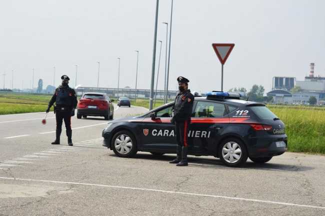 carabinieri mascherine fuori
