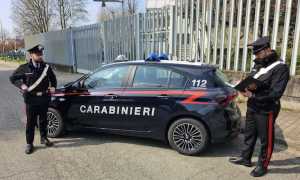 carabinieri pattuglia in piedi