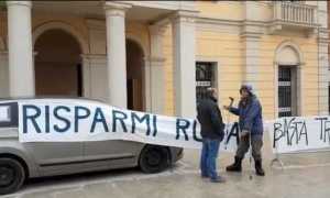 protesta v banca natale