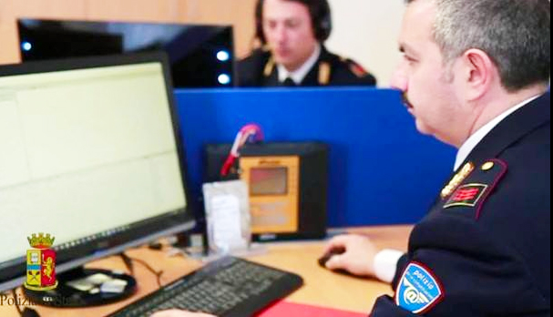 polizia scrivania denuncia
