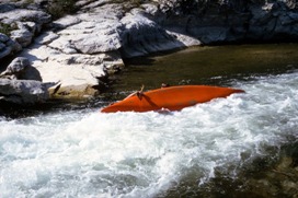 canoa ribaltata