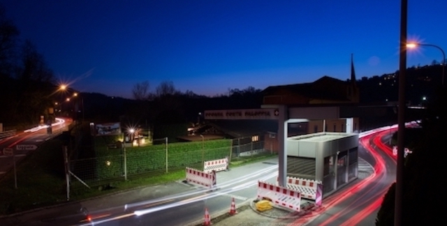 l i valichi secondari restano aperti di notte al massimo barriere farm