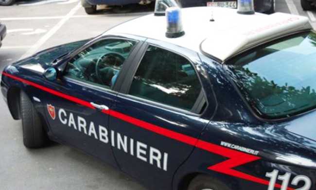 carabinieri auto ruota