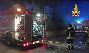 incendio notte autopompe vigile