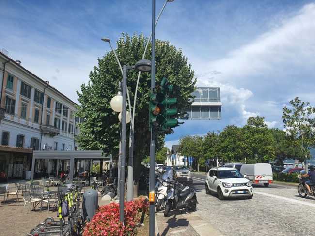 semaforo zebre intra due