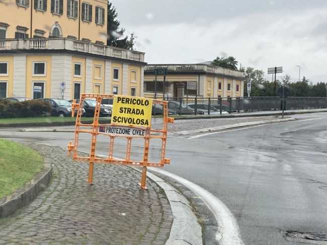 strada sdrucciolevole
