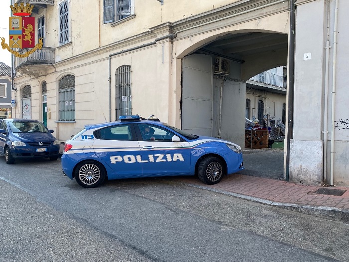 Fuga da Biella a Vercelli con auto rubata a Gravellona