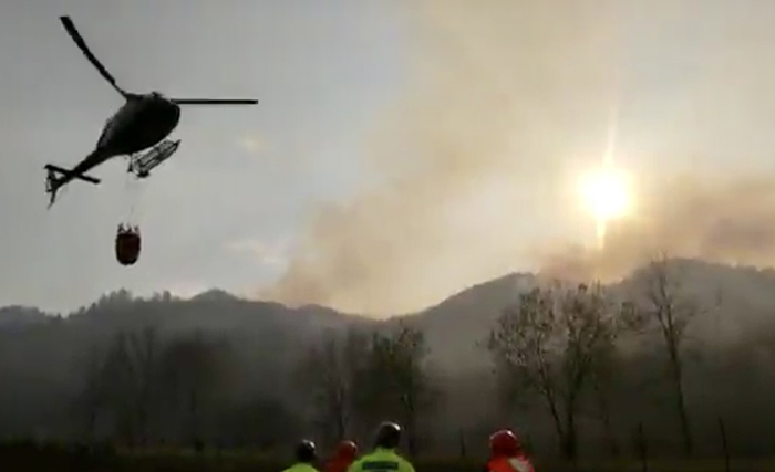 Incendio in Valgrande ancora in corso  
