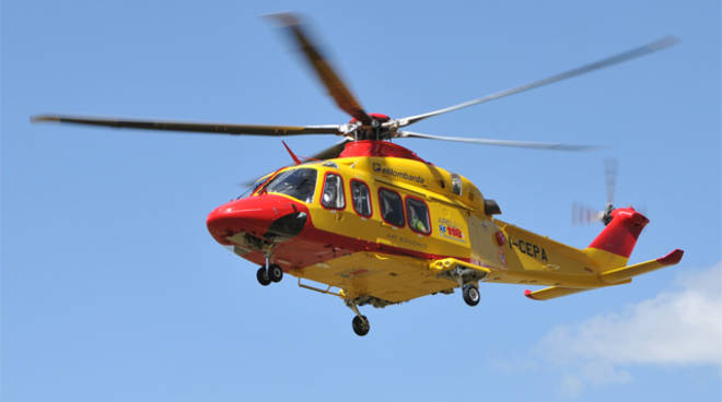 In due cadono dal motorino: quindicenne e sedicenne in ospedale