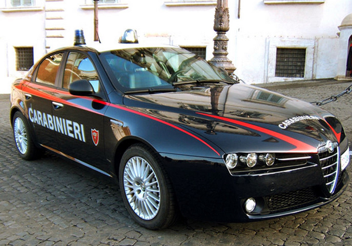 Euro per finti franchi svizzeri: la truffa del rip deal colpisce una turista tedesca