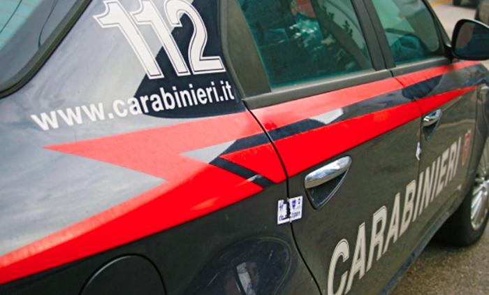 Turista si immerge nel lago e trova una bomba a mano