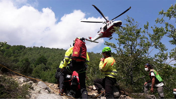 Cade dalla ferrata a Baveno, soccorsi in azione