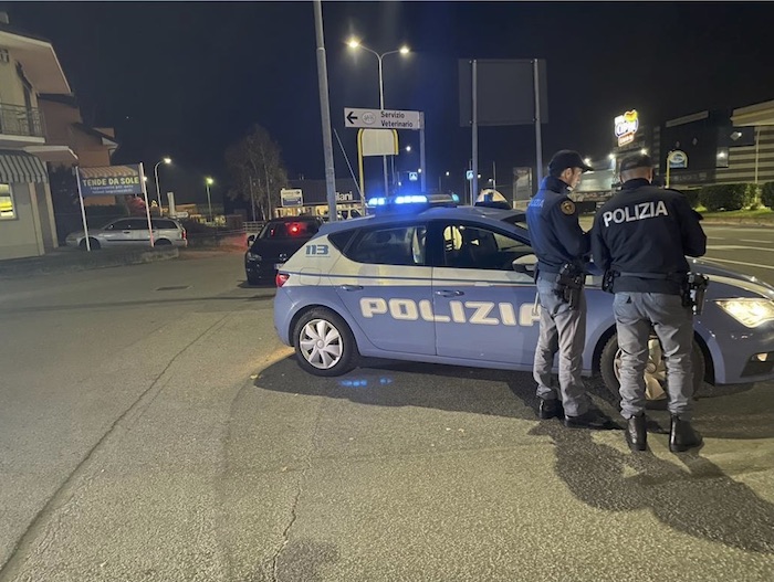 Verbanese ruba 550 euro di superalcolici in un supermercato di Como