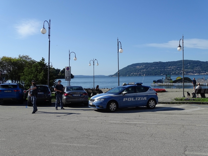 Ruba in un'officina e cerca di fuggire ai titolari: arrestato per rapina