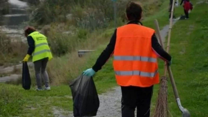 Dalla pulizia spiagge all'archiviazione: il Comune di Verbania attiva sei cantieri di lavoro per over 58