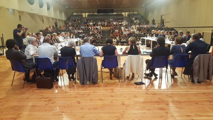 Verbania, il primo Consiglio comunale a teatro. La presidenza offerta al Pd