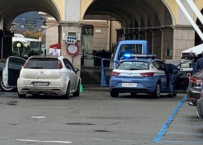 Tenta la truffa dello specchietto e fugge in auto a tutto gas: arrestato
