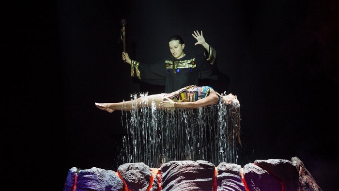 Il “Light painting show” dell’illusionista Carta tiene a battesimo il lungolago