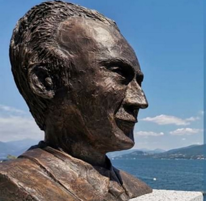 Sul lungolago di Ghiffa il busto omaggio all’eroe borghese Ambrosoli