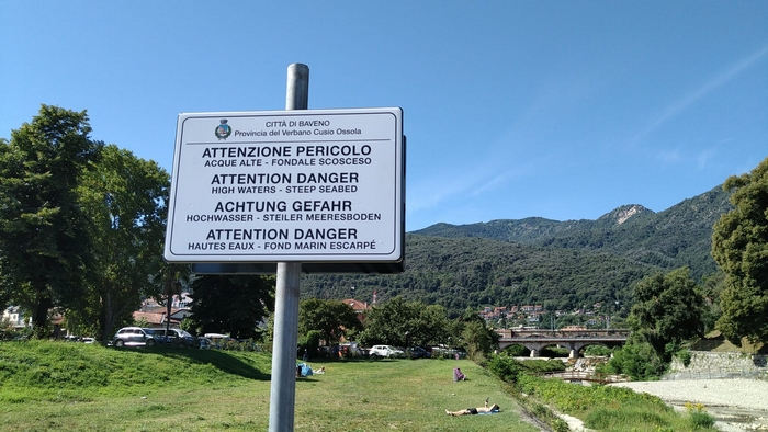 Bagnanti “incauti, sconsiderati e sregolati”: Baveno toglie i bagnini al Lido