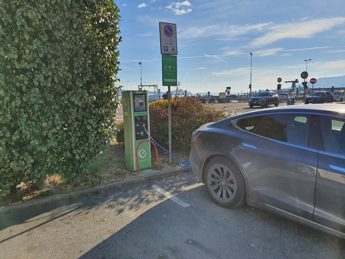 Mobilità elettrica e green: a Verbania colonnine di ricarica per bici, auto e barche 