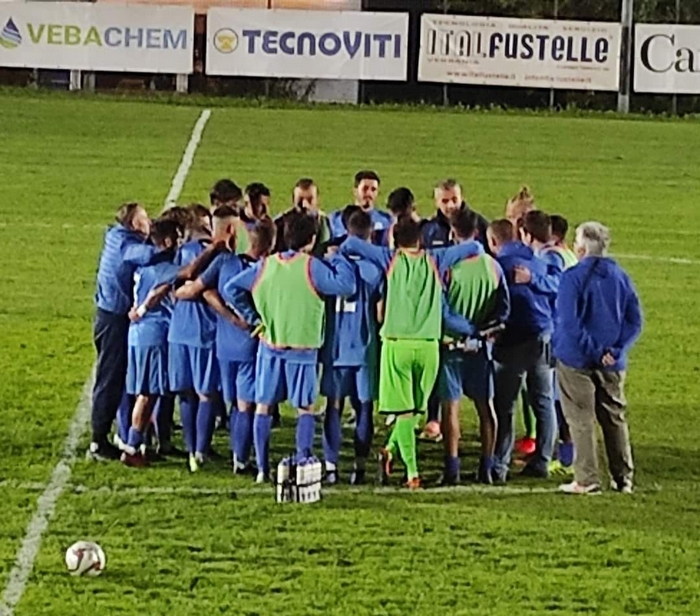 Lo Stresa cerca l'allungo e "tifa" i cugini del Baveno. Verbania, scontro-salvezza al Pedroli