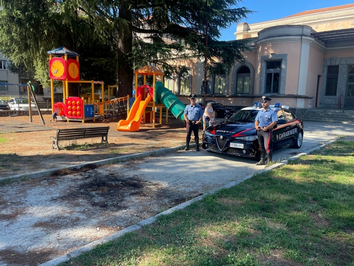 Ragazzini danno fuoco alle sterpaglie: multati