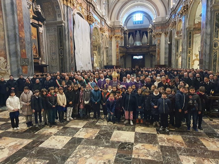 Il vescovo al precetto natalizio delle forze dell'ordine (foto)