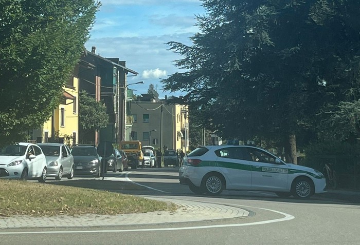 Fuori pericolo la 33enne investita sulle strisce