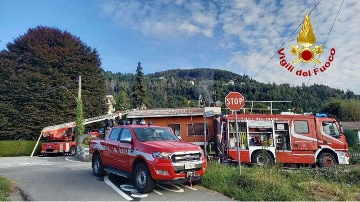 Principio di incendio nel sottotetto: nessun ferito, casa inagibile