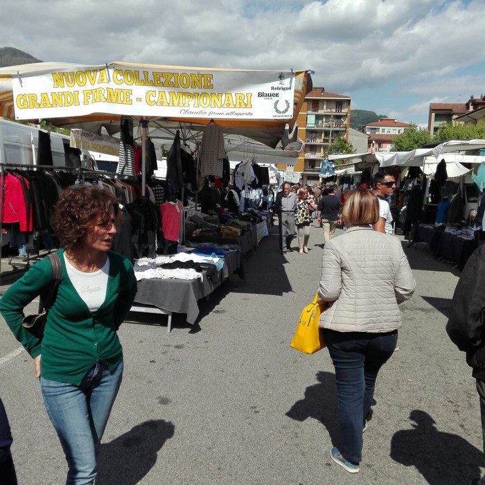 Pasquetta a Intra col “Mercatino del Forte” (foto)