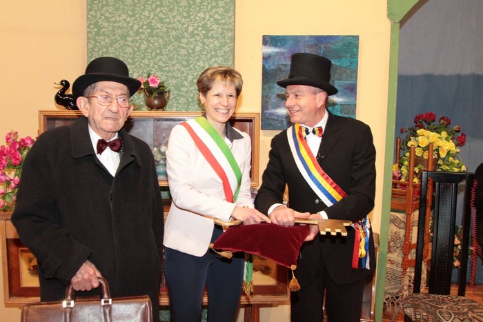 Carnevale, il sindaco sale sulla “cadrega elettrica”. E il Console le ha per tutti (foto)