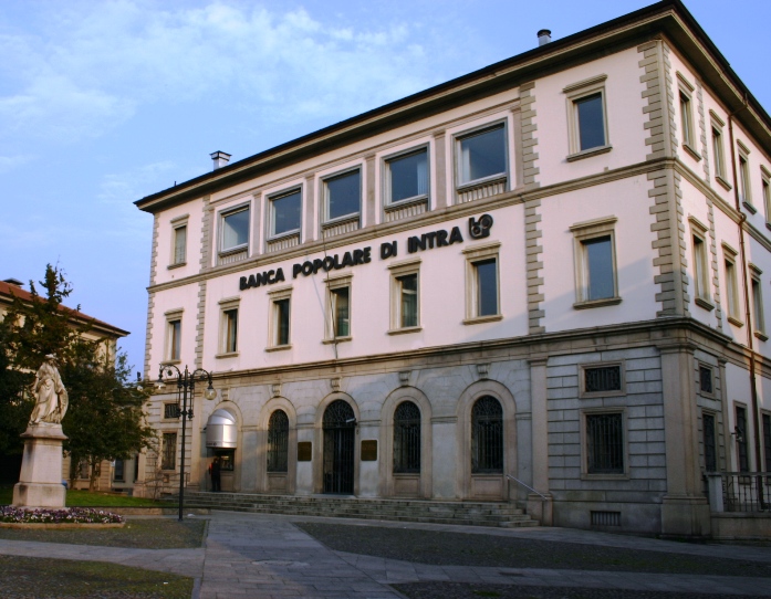 Slitta a stasera il decreto che salva le banche venete. A rischio 600 sportelli su 1.000 