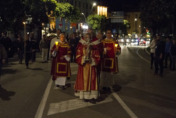 Fede, mistero e fuochi d’artificio: arrivederci San Vittore (foto)