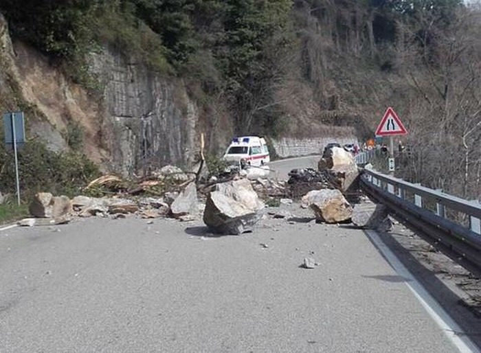Statale 34, da giovedì mattina senso unico alternato. Riapertura piena per Pasqua