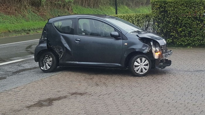 Provoca un incidente ubriaco: patente ritirata e denuncia (foto)