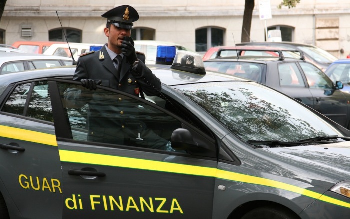 Con la cocaina sulla corriera, arrestato