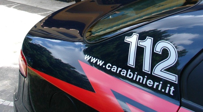 In auto con coltello e distintivo della Forestale rifiuta il drugtest