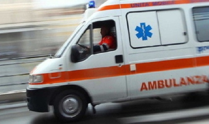 Incidente sulla litoranea, motociclista di 29 anni ferito
