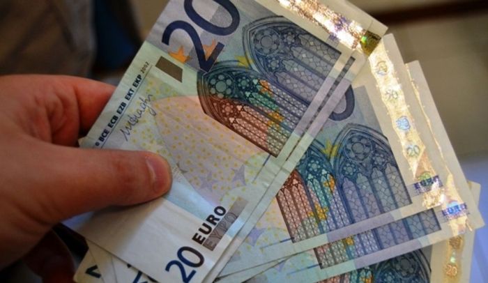 Un frappé al McDonald’s per spacciare tre 20 euro falsi: condannato a un anno