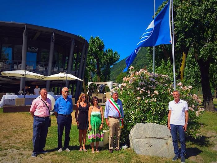 Cannobio: la tredicesima "Bandiera Blu" sventola al lido 