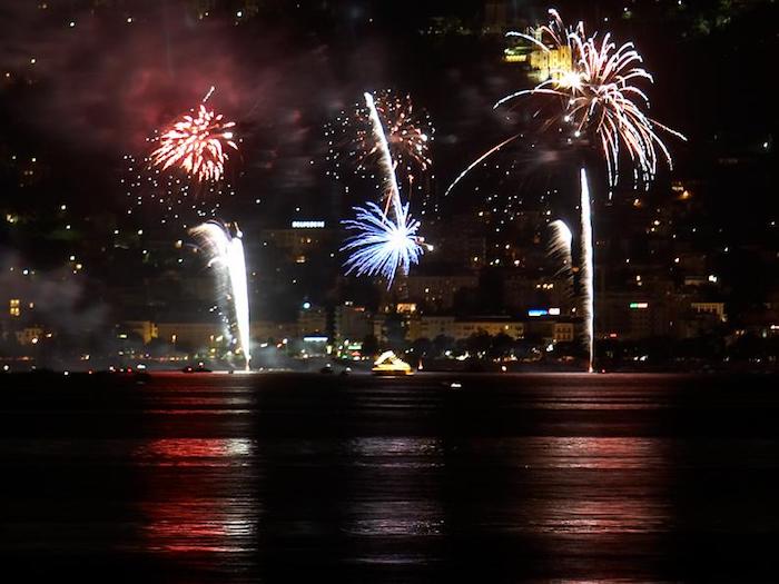 Locarno: "pioggia di comete" sul lago 