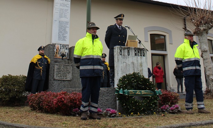 Gli Alpini di Intra e la Gdf ricordano i caduti di Nikolajewka e Dobrej