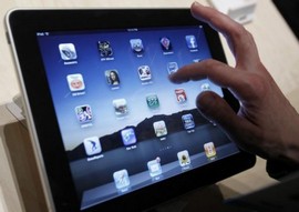 tablet in mano generico